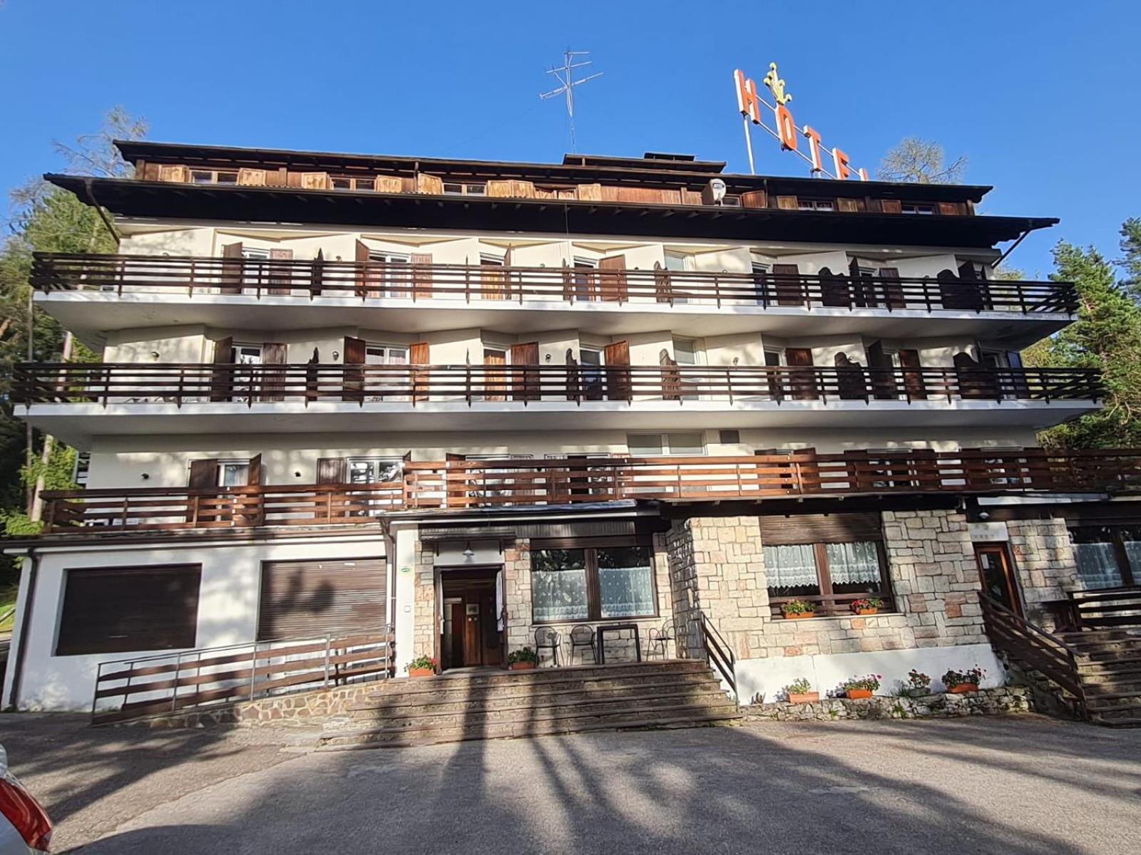 Hostel Il Pirata Cavareno Luaran gambar